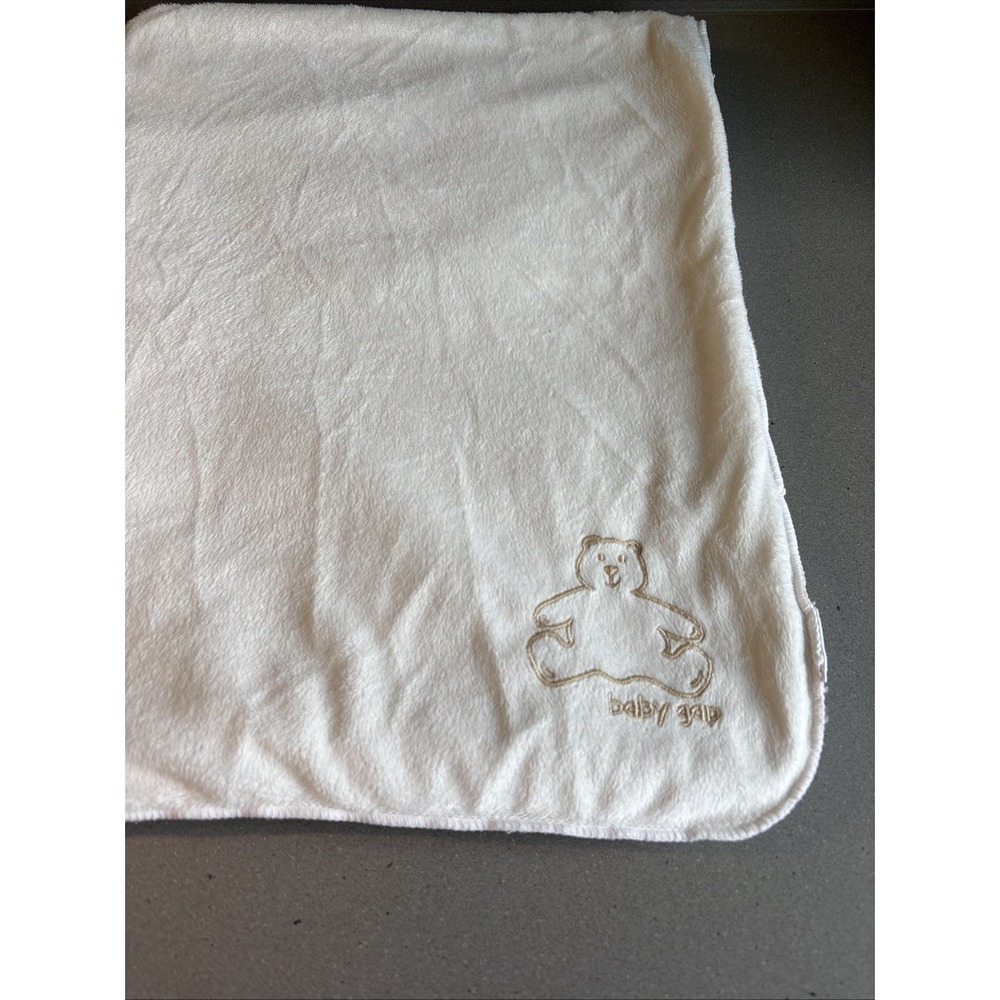 Baby Gap Off White Ivory Bear Embroidered Sherpa Blanket